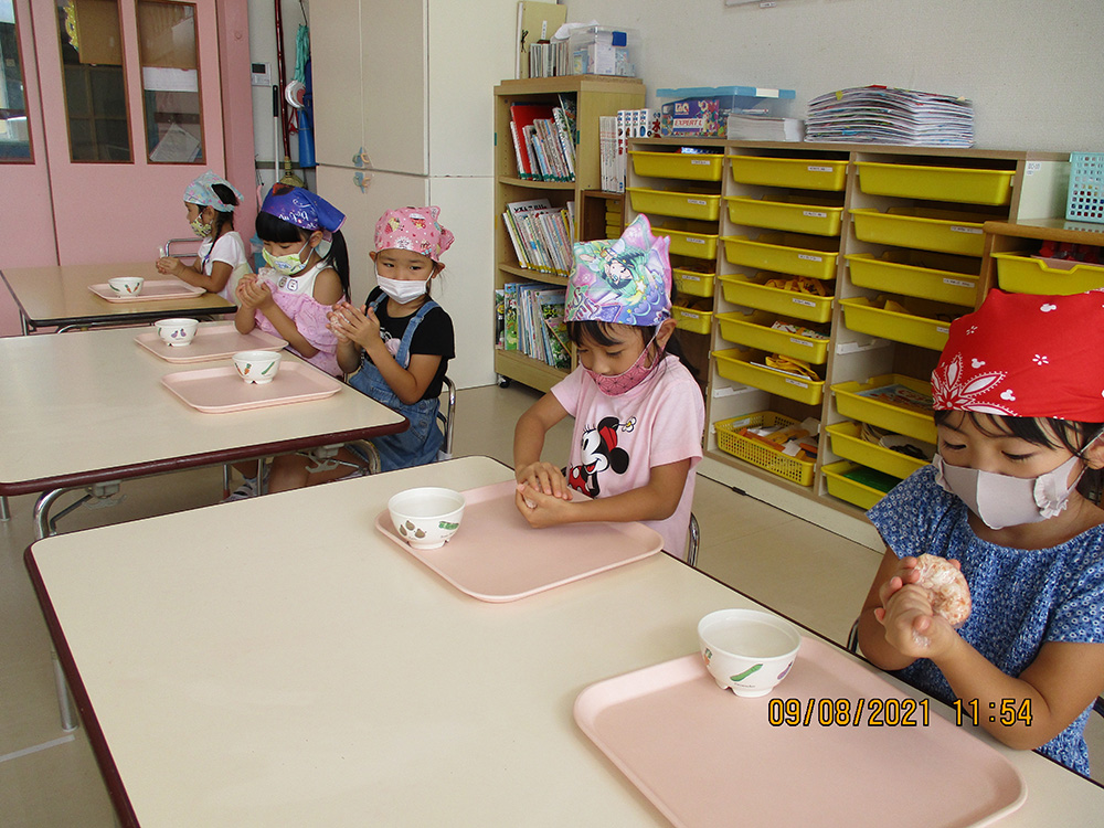 おにぎり作りの写真2